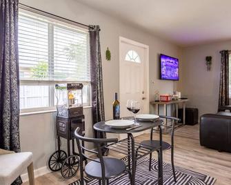 The Luxe Leather Loft I Patio - Fort Lauderdale - Dining room