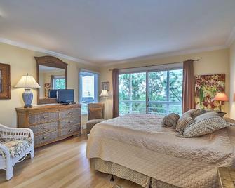 Oceanfront! Nearly 100ft of Oceanfront living. Views Galore! Beach Haven Park - Long Beach - Bedroom
