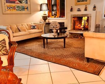 豪華款待旅館 - Campos do Jordão - 客廳