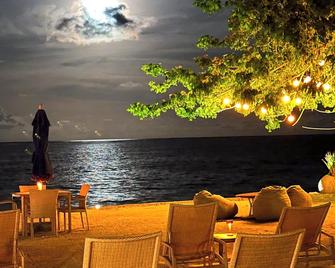Reef Beach Resort - General Luna - Patio