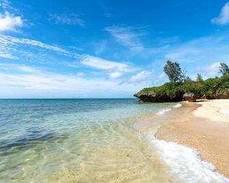 Island Breeze - Round House With Bbq - Wooden Hot Tub - Beach - Okinawa - Beach