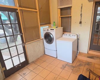 House with private park in central location - Sweetwater - Prádelna
