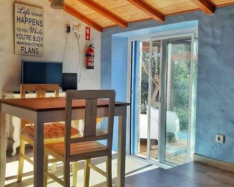 Charming House with sunny terrace & heated swimming pool - Santo Isidoro - Comedor