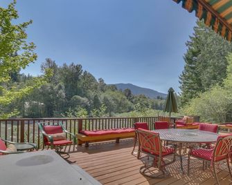 Million Dollar Sandy River View On Beautiful Mt. Hood! - Rhododendron - Balcony