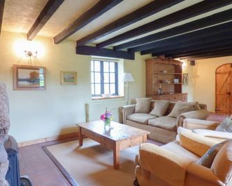 Old Winery Cottage - Fowey - Living room