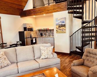 Elk Ridge Village Cabin 301E Cozy cabin with views of Flathead Lake and the Swan mountains - Lakeside - Sala de estar