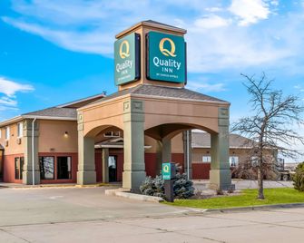 Quality Inn Sidney I-80 - Sidney - Building