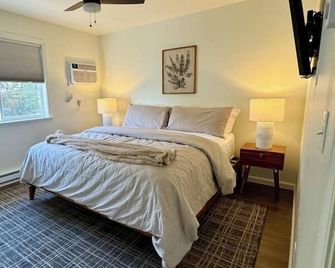 Comfortable 2br | Fast Wifi | Parking | Close to Dining - Williston - Ložnice
