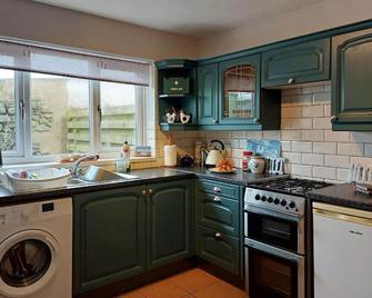 Swn Y Tonnau - Tywyn - Kitchen