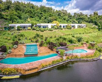 Garin Farm Pilgrimage Resort Powered By Cocotel - Iloilo City - Piscina