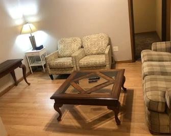 Cozy Bungalow Downtown Pine City - Pine City - Sala de estar