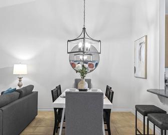 Beach House King Bed Pet Friendly! Fast Wi-Fi Netflix Garage - Palm Coast - Dining room