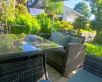 Charming Countryside Apartment Near Koping - Pet Friendly! - Koping - Patio