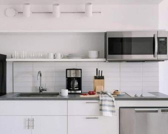 Cozy 1 Bedroom Apartment 1 Queen Bed|lic - New York - Kitchen