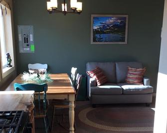 Cozy 'tiny home' Cabin with amazing views - Mountain View - Dining room