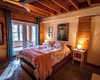 Stunning Country House in the Barryville Hills overlooking the Delaware River - Barryville - Bedroom