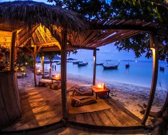Castaway Resort Koh Lipe - Ko Lipe - Beach