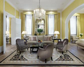 Hotel Sacher Wien - Vienna - Living room