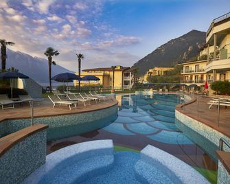 Hotel Royal Village - Limone sul Garda - Piscină