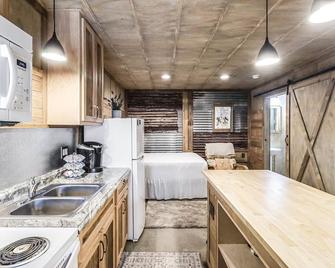 Casas Coastal Experience Cabin C - Rockport - Kitchen
