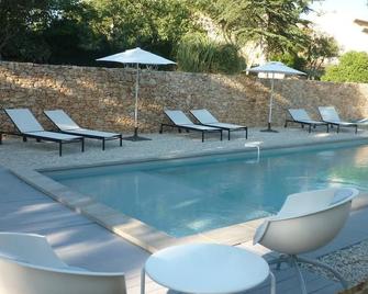 Le Mas des Aludes - La Destrousse - Piscina