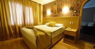 Royal Carine Hotel - Ankara - Phòng ngủ