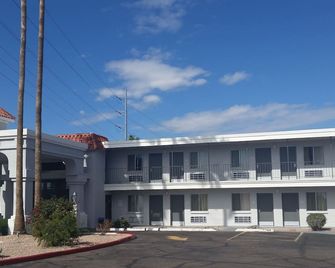 Extend-a-Suites Phoenix - Phoenix - Building