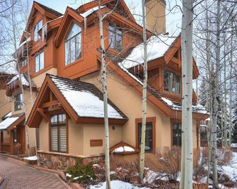 High Ceilings, Natural Light- 3 Bedroom Arrowhead Village Condo - Edwards - Gebäude