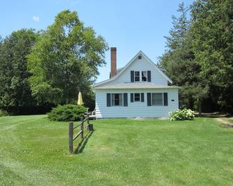 Stable Properties - Charming Four Bedroom Cottage With Beautiful Views - Westport - Building
