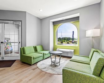 Quality Inn Shallotte near Ocean Isle Beach - Shallotte - Living room