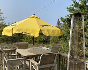 Location, Location, Vacation. A Lake Michigan cottage with private beach access. - Mears - Patio