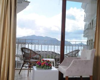 Pasa Garden Beach Hotel - מרמריס - מרפסת