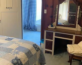 Cow Creek Farmhouse w/Kitchenette spacious quit countryside - Calvert - Habitación