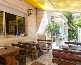 Sunflower City Student Hostel & Bar - Rimini - Restaurant