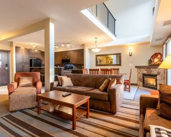 Great Location l AC | Mountain Views - Fernie - Living room