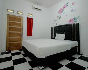 Spot On 2362 Wisma Ria - Lubuklinggau - Habitación