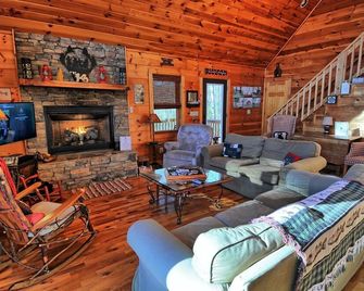 Cabinlot-Open For Bookings! Lake Access, Pool Table, Wifi, Fire Pit - West Jefferson - Living room