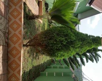 Mac-P Gues House (Hotel) Patronize And Make It The Best Place To Live With Us - Aburi - Outdoor view