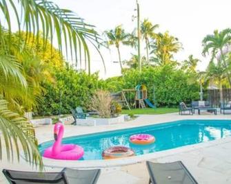 Charming 4BR Home with Heated Pool in Hollywood - Hollywood - Basen