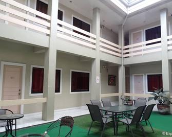 Davao Royal Suites And Residences - Dávao - Patio