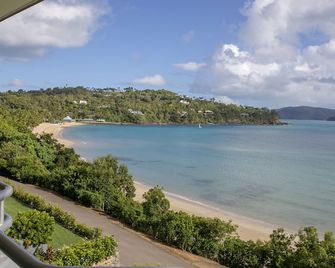 Beachfront Unit 'Everything You Need At A Price You'Ll Love' Frangipani 206 Br - Hamilton Island - Balcony