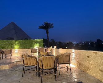garden pyramid view - Kahire - Veranda
