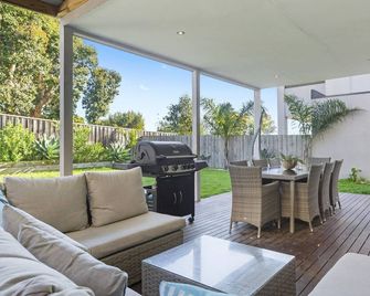 Trinity Beach House - Rosebud - Patio