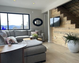 Off Grid Mountain Retreat w/ Amazing Views - Idaho Springs - Huiskamer