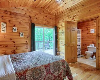 Blue Rose Cabins - Overlook Cabin - Logan - Спальня