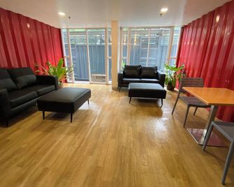 Burgos Hub Hostel - Manila - Living room