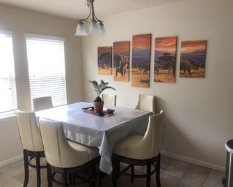 West Houston Townhome in Energy Corridor - Houston - Dining room
