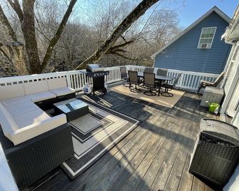 Entire House, Remodeled, New Furniture, Near Downtown, Campus, & Mamas Boy! - Athens - Balcony