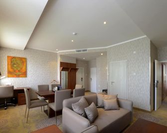 H9 Hotel Nine Ulaanbaatar - Ulaanbaatar - Living room