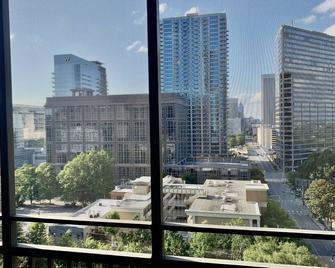 ATL Downtown Condo w Balcony in the heart of the city. - 亞特蘭大 - 陽台